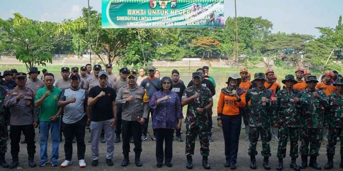 Pj Wali Kota Kediri, Zanariah, saat menghadiri kegiatan Karya Bhakti TNI yang digelar oleh Kodim 0809/Kediri. Foto: Ist