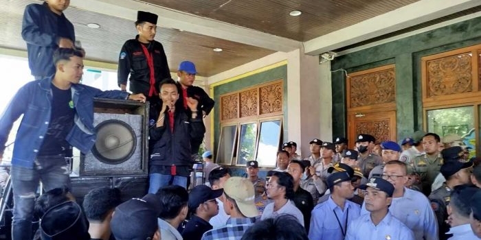 gelar-demo-himaba-tuntut-evaluasi-satu-tahun-kepemimpinan-bupati-bangkalan