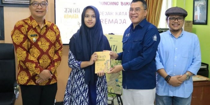 wabup-gresik-apresiasi-peluncuran-buku-antologi-cerpen-jejak-kata-remaja