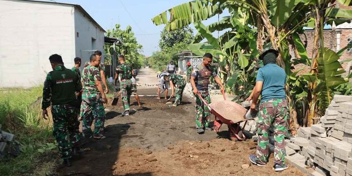 tingkatkan-kualitas-hidup-warga-tmmd-sidoarjo-percepat-pavingisasi-jalan