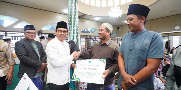 safari-ramadan-wali-kota-nurochman-berikan-santunan-hingga-kabar-baik-untuk-warga-batu