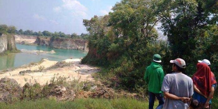 Lahan bekas tambang galian C di Desa Wadeng, Kecamatan Sidayu yang baru saja menelan korban jiwa. foto: syuhud/ bangsaonline
