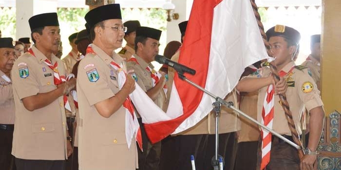 Bupati Ngawi Ir.Budi Sulistyono ketika mengucapkan sumpah dan janji ketika dilantik sebagai Ketua Mabicab Pramuka Ngawi.