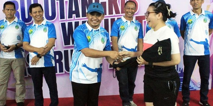 buka-turnamen-bulu-tangkis-wali-kota-cup-mas-adi-harap-bisa-gerakkan-perekonomian