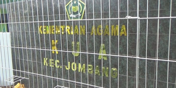 Kantor KUA Kecamatan Jombang yang dibobol kawanan maling.