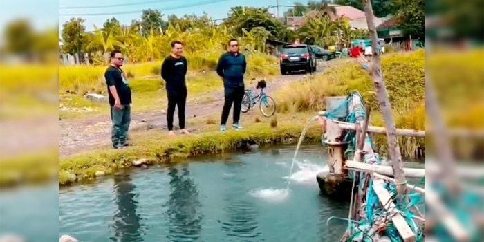 Pj. Wali Kota Mojokerto Ali Kuncoro saat mengunjungi Pemandian Tirta Suam Sekar Putih.