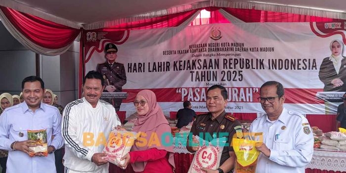 hut-ke-80-kejari-kota-madiun-gelar-pasar-murah-untuk-masyarakat