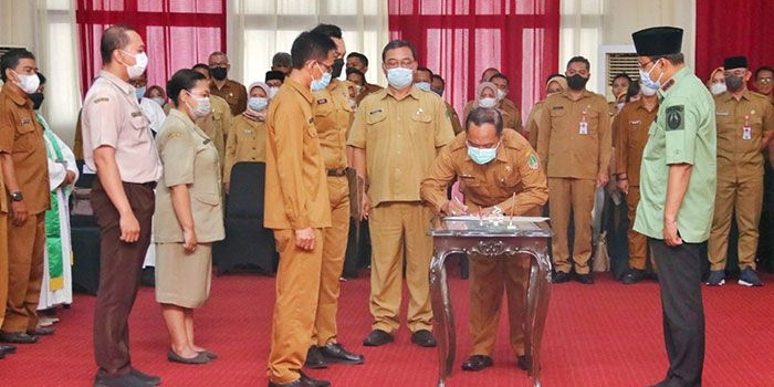 Wali Kota Pasuruan, Saifullah Yusuf, saat melantik sejumlah pejabat eselon 3 dan 4  di Gedung Gradhika Bhakti Praja.
