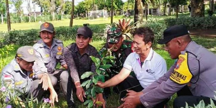 dkd-kota-kediri-gandeng-tni-polri-dan-warga-gelar-aksi-tanam-1-000-pohon-rempah
