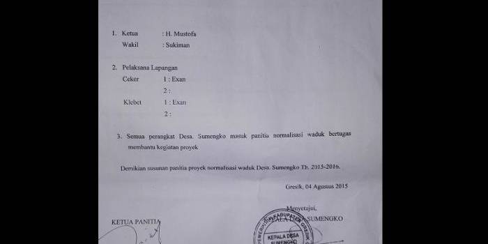 Inilah surat pembentukan panitia normalisasi waduk Sumengko yang ditandatangani Kades Sumengko, Abdul Kholiq Spd. foto: foto: syuhud/BANGSAONLINE