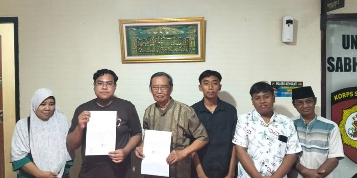 Kedua pihak keluarga usai mediasi di Polsek Menganti