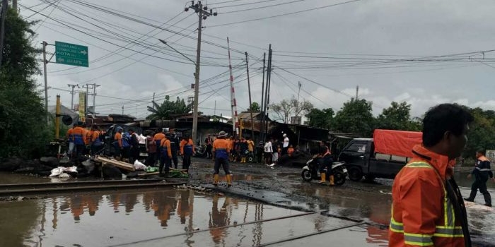 kai-pulihkan-operasional-ka-terdampak-banjir-34-perjalanan-masih-dibatalkan