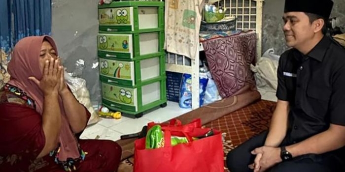 tangis-haru-warnai-kunjungan-zaini-ke-rumah-istri-almarhum-ketua-pac-pdip-di-pohjentrek