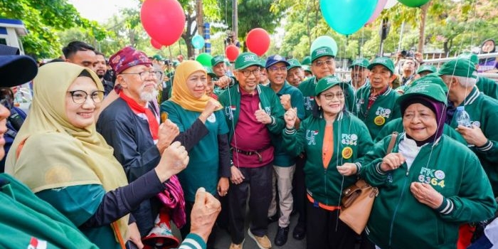 gubernur-khofifah-berangkatkan-parade-defile-dies-natalis-71-unair-dan-112-tahun-pendidikan-dokter