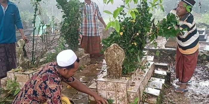 Sejumlah  warga Desa Mapper, Kecamatan Proppo, Pamekasan, menggelar tradisi Ngusar, Kamis (7/3/2024).