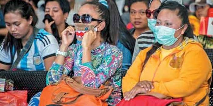 Para PSK yang dipulangkan dari Tanjung Elmo, Jayapura, saat tiba di Tanjung Perak. (foto: koran sindo)