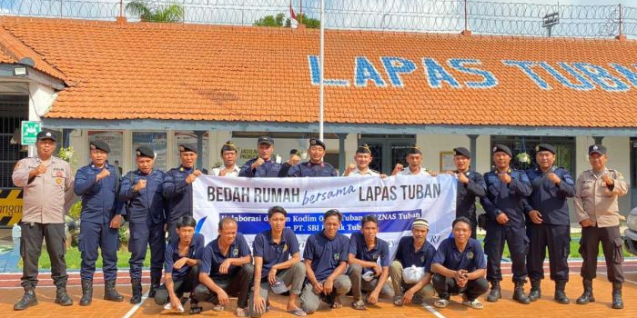 lapas-tuban-libatkan-warga-binaan-dalam-bedah-rumah