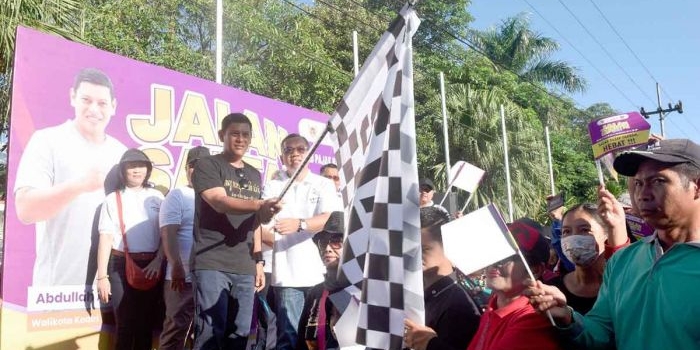 Wali Kota Kediri, Abdullah Abu Bakar, saat memberangkatkan jalan santai. Foto: Ist