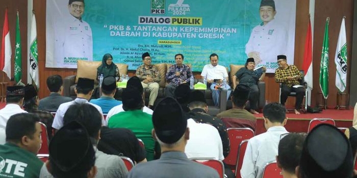 Para narasumber dalam dialog publik yang digelar PKB Gresik menghadapi Pilkada 2024. Foto: Ist