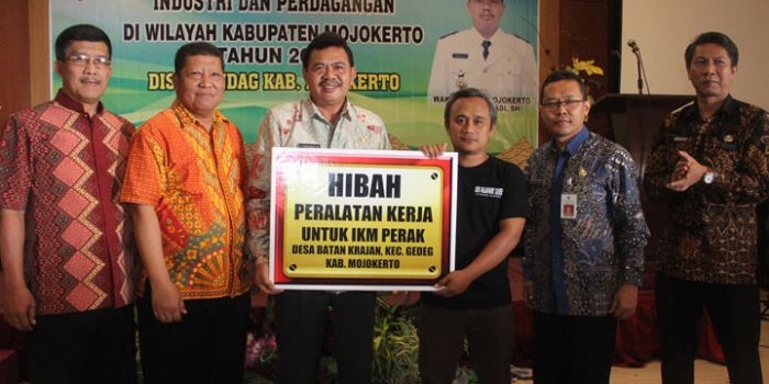 Wabup Pungkasiadi ketika membuka pembinaan dan pengawasan pelaku usaha industri dan perdagangan di Hotel Ayana Trawas. 