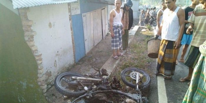 Kondisi motor korban yang hangus terbakar.