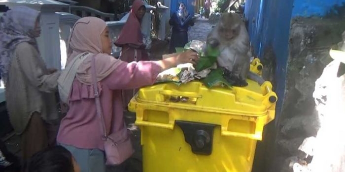 beri-makan-monyet-dan-ikan-tradisi-sedekah-bumi-masih-lestari-di-sendang-bektiharjo-tuban