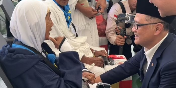 amirul-hajj-gelombang-ii-tiba-di-jeddah-menhaj-gus-irfan-langsung-tinjau-kedatangan-jemaah