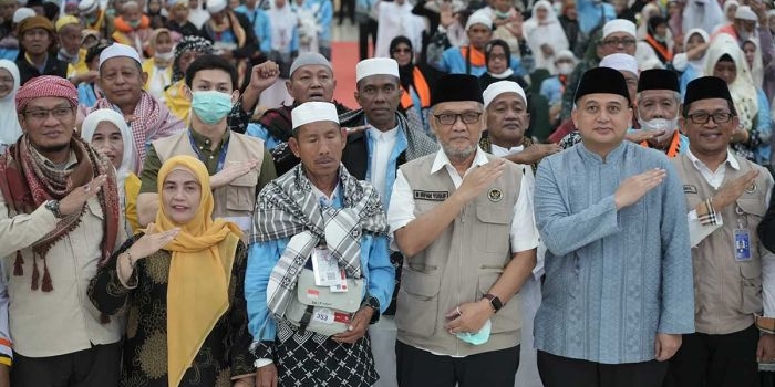 Menhaj Gus Irfan ketika menghadiri evaluasi layanan embarkasi dan debarkasi Ujung Pandang, serta Pembinaan ASN Kementerian Haji dan Umrah di Makassar, Sulawesi Selatan. Foto: MCH 2026