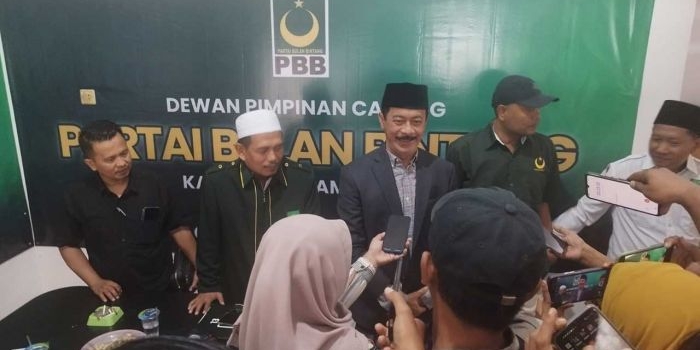 rb-fattah-jasin-kembalikan-formulir-pendaftaran-bacabup-pamekasan-ke-pbb