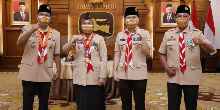 Dari kiri, Wali Kota Pasuruan Saifullah Yusuf (Gus Ipul), Ketua Mabinda Pramuka Jatim Khofifah Indar Parawansa, Wakil Gubernur Jatim Saifullah Yusuf, dan Ketua Kwarda Gerakan Pramuka Jatim H. M. Arum Sabil.  