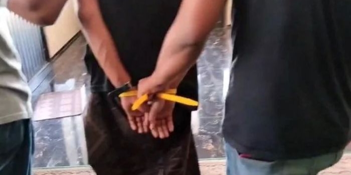 tidur-di-masjid-jadi-petunjuk-pencuri-laptop-mahasiswa-utm-dibekuk-polres-bangkalan