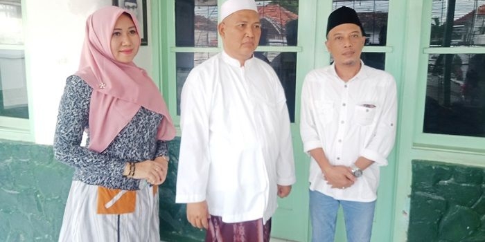 Ning Lia mendatangi kediaman KH Mustofa bin Mustofa, Pengasuh Ponpes Roudlotul Mustofa Desa Tambak, Kecamatan Lekok, Kabupaten Pasuruan, Kamis (17/3/2022).