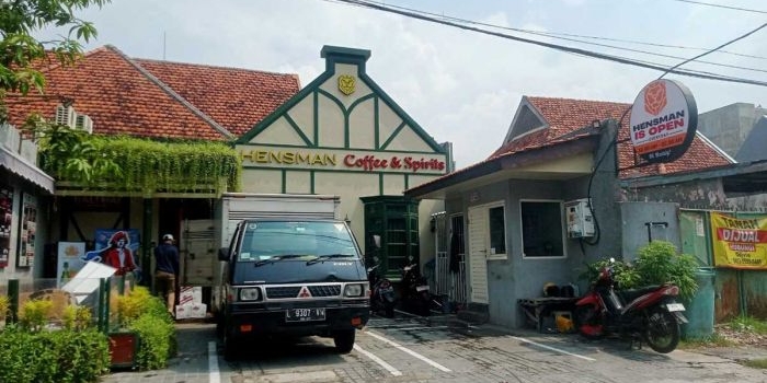 TKP dugaan penganiayaan yang dilakukan oknum TNI terhadap seorang anggota Polri di Surabaya.