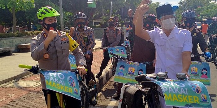 Bupati Arifin dan Kapolres Trenggalek AKBP Doni Satria Sembiring. (foto: HERMAN/ BANGSAONLINE)