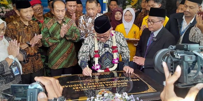 resmikan-dormitory-smamda-sidoarjo-mendikdasmen-ini-terobosan-pendidikan-terintegrasi