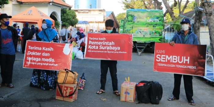 Paien sembuh yang dirawat di Asrama Haji bersiap untuk pulang. foto: ist.