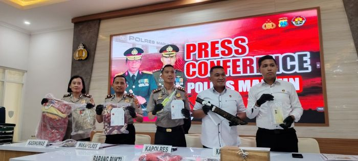 Kapolres Madiun beserta jajaran saat menunjukkan barang bukti dalam konferensi pers ungkap kasus pembunuhan wanita di Saradan