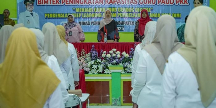 kenalkan-teknologi-ai-ketua-tp-pkk-kabupaten-kediri-siapkan-guru-paud-jadi-agen-perubahan