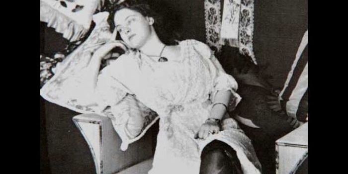 Marguerite Griffin, dalam satu pose yang sopan. foto: mirror.co.uk