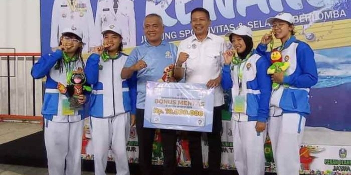 kontingen-kota-malang-raih-7-medali-cabor-renang-porprov-jatim-pemkot-beri-bonus-atlet-berprestasi
