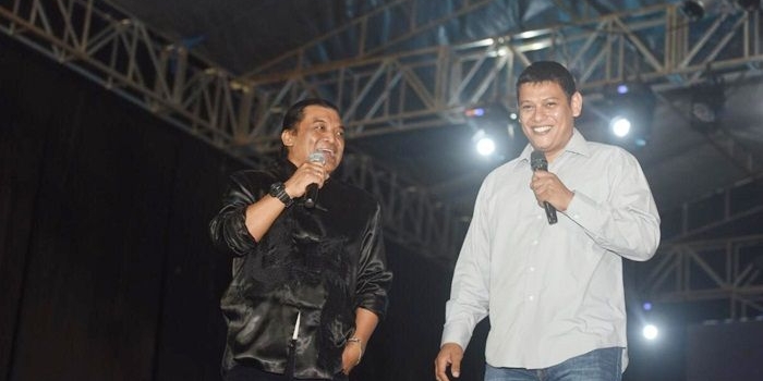 Kenangan saat Didi Kempot manggung bareng Wali Kota Kediri Abudullah Abu Bakar. foto: ist