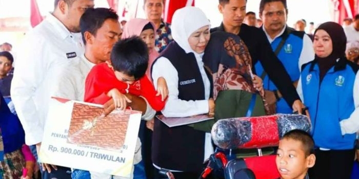 salurkan-10-jenis-bansos-di-sampang-gubernur-khofifah-dorong-pemberdayaan-berkelanjutan