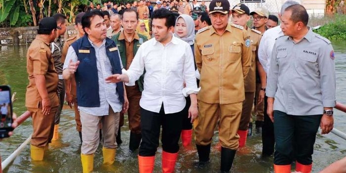 plt-gubernur-jatim-tinjau-kondisi-banjir-di-lamongan-25-rumah-terdampak-bakal-dapat-bantuan