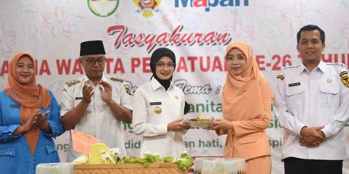 hadiri-hut-ke-26-dwp-wali-kota-kediri-tekankan-peran-perempuan-menuju-indonesia-emas-2045