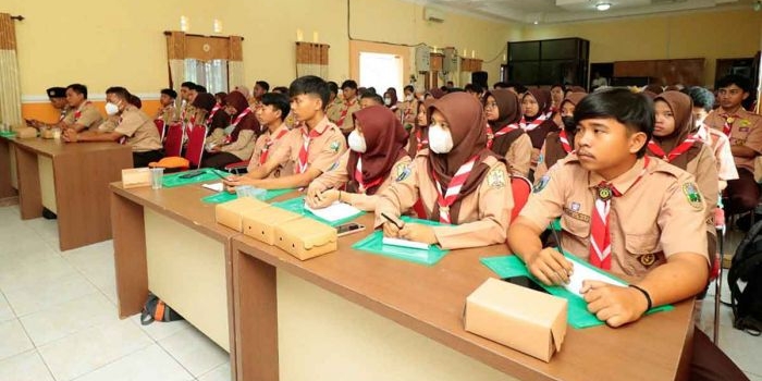 Para siswa SMA/SMK dan MA se-Kota Probolinggo saat mengikuti sosialisasi Pemilu 2024 di Kantor Bakesbangpol setempat, Selasa (28/2/2023)