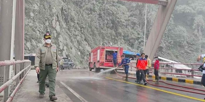 pascaerupsi-gunung-semeru-pengungsi-berangsur-kembali-ke-rumah