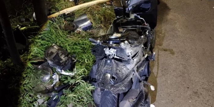 Kondisi motor korban yang ringsek usai ditabrak truk