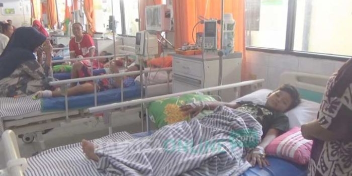 Pasien DBD yang dirawat di RSUD Jombang. foto: RONY S/ BANGSAONLINE