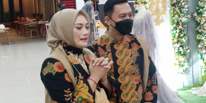 Wawali Madiun Inda Ayu Miko Saputri saat berkunjung di stan UMKM pada acara Wedding Expo di Sun City.