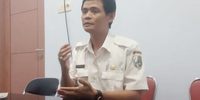 Plt Kabid Peternakan Disperta-KP Kabupaten Sampang Arif Firman Hakim saat dtemui di ruang kerjanya. foto: MUTAMMIMBANGSAONLINE